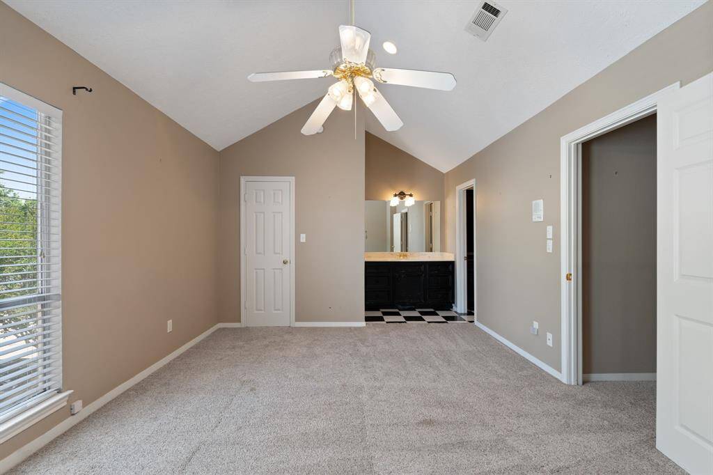 2nd GENEROUSLY sized PRIMARY BEDROOM at the front of your townhouse!