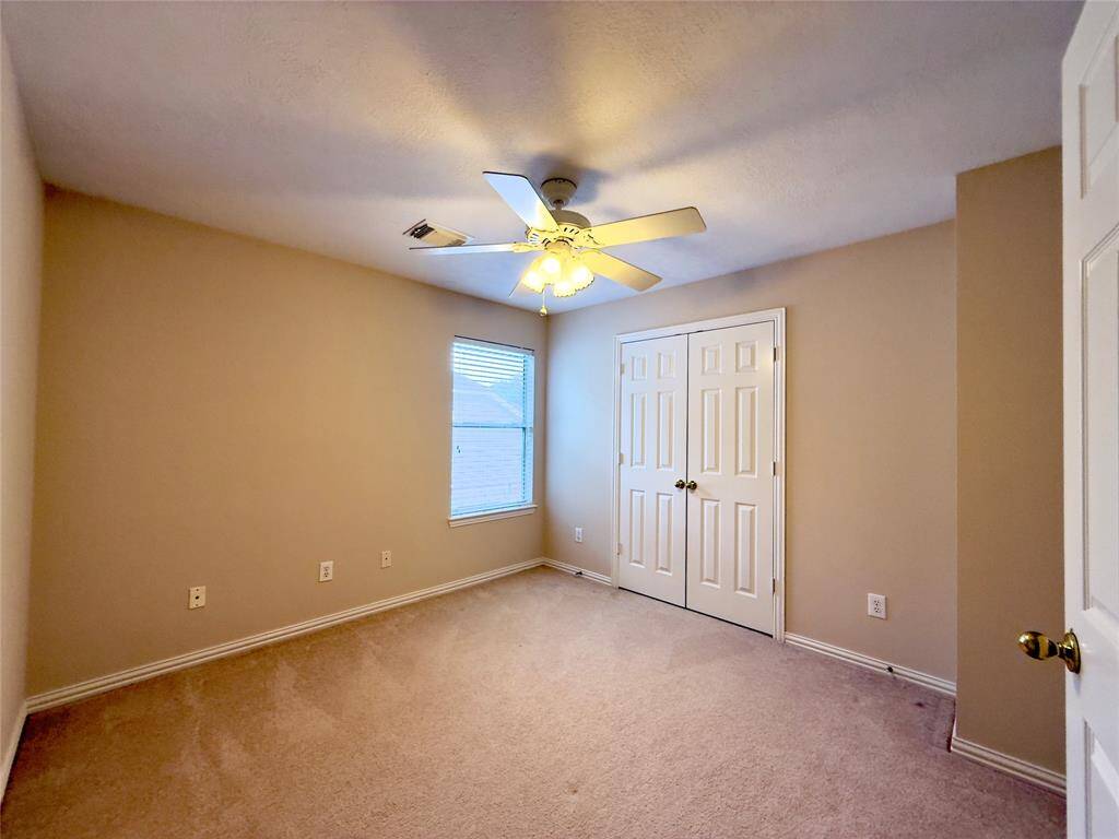 2nd Bathroom (2nd floor)