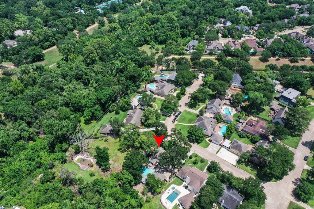 Red arrow depicting 12322 Lanny Lane.