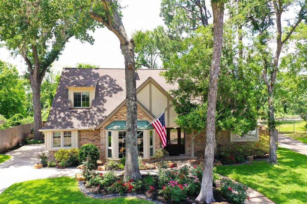 Pride of ownership is reflected throughout this lovely home!  Move in ready and priced to sell!