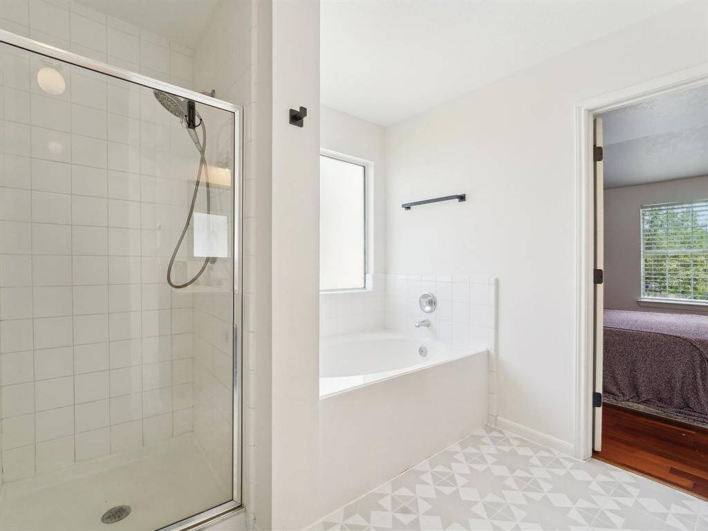 A better look at the separate shower.