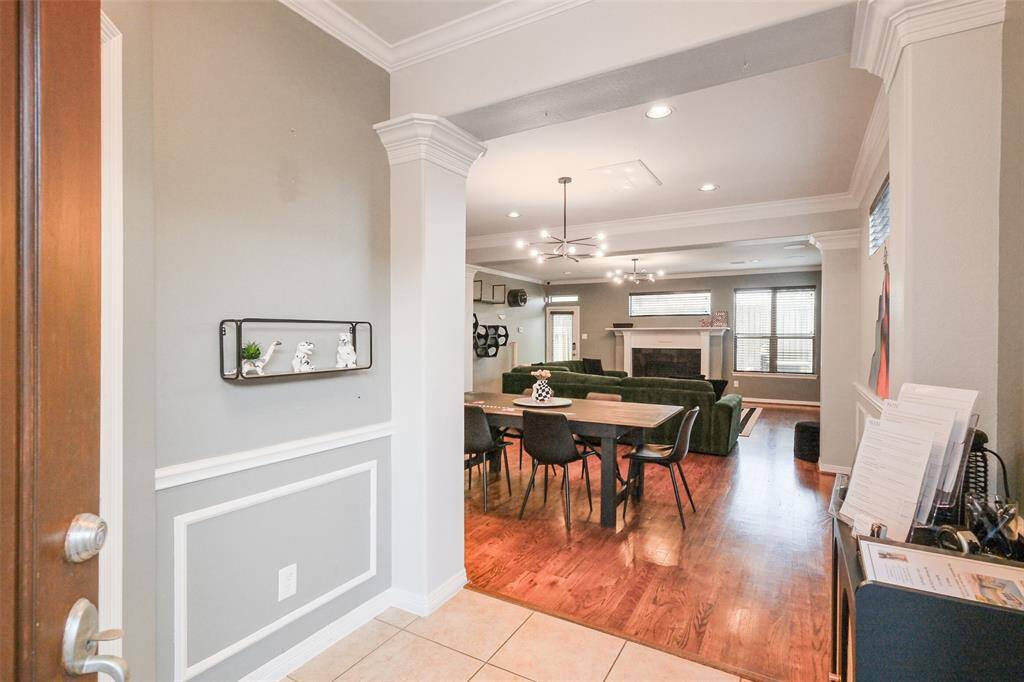 Pleasant welcoming foyer on entry.