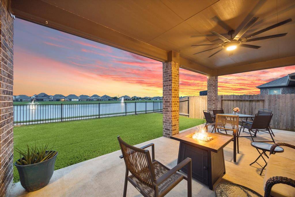 Gorgeous Sunsets in your back yard almost every night!