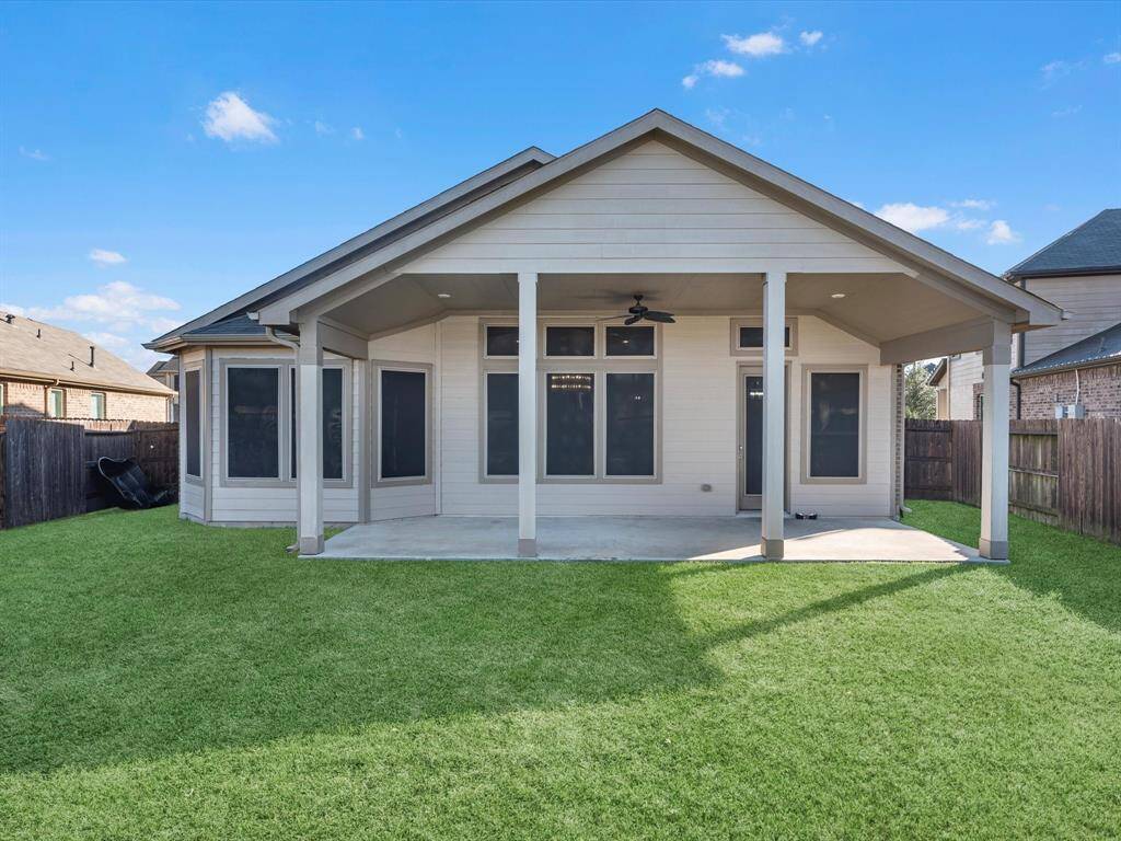 A covered patio is a MUST in HTX! And it comes standard here at 15419. ;)