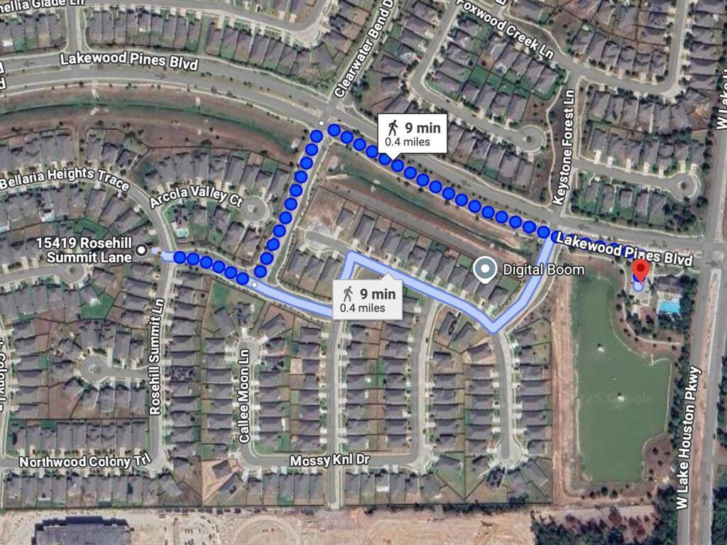 Less than half a mile walk to community amenities--so convenient!!
