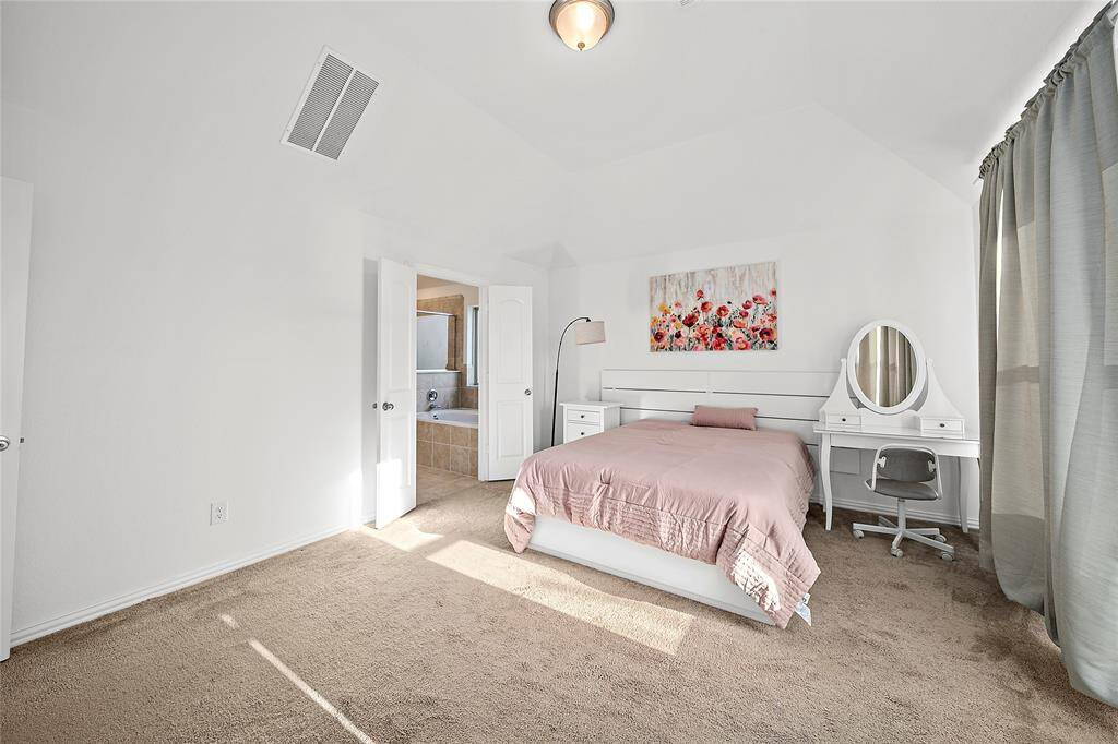 beautiful master bedroom