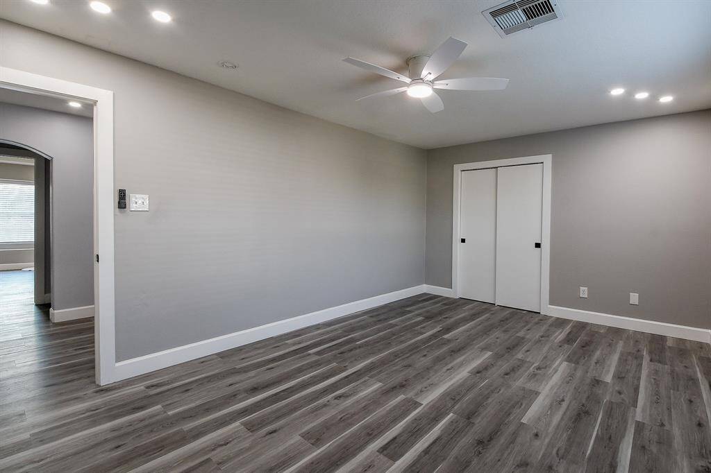 2nd bed Equipped with a ceiling fan and recessed lighting!