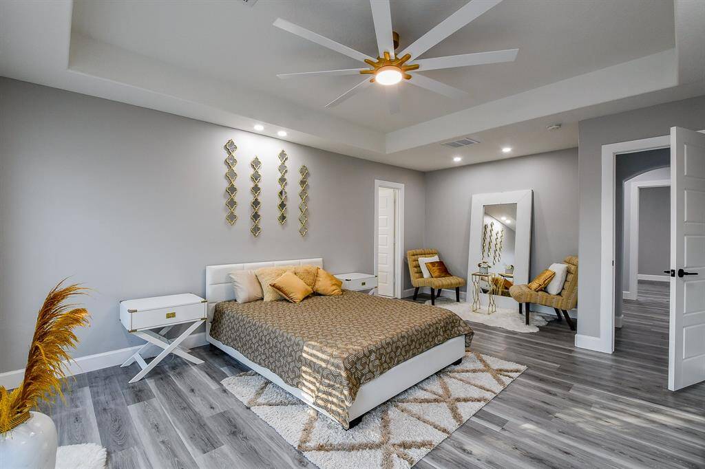 Spacious primary bedroom with recessed lighting!