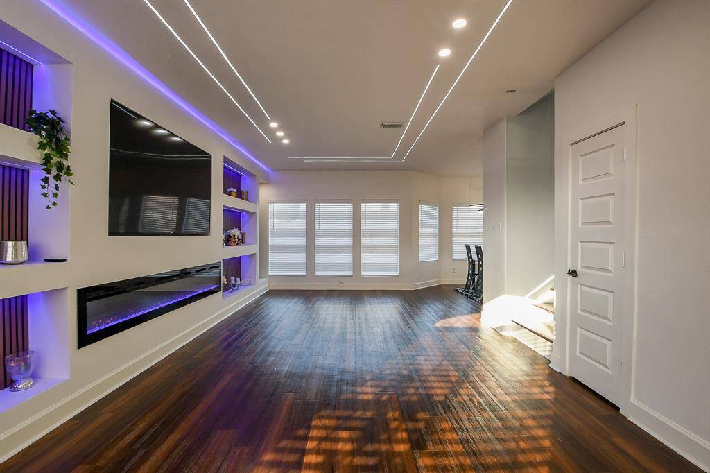 Hard wood flooring throughout the first floor!