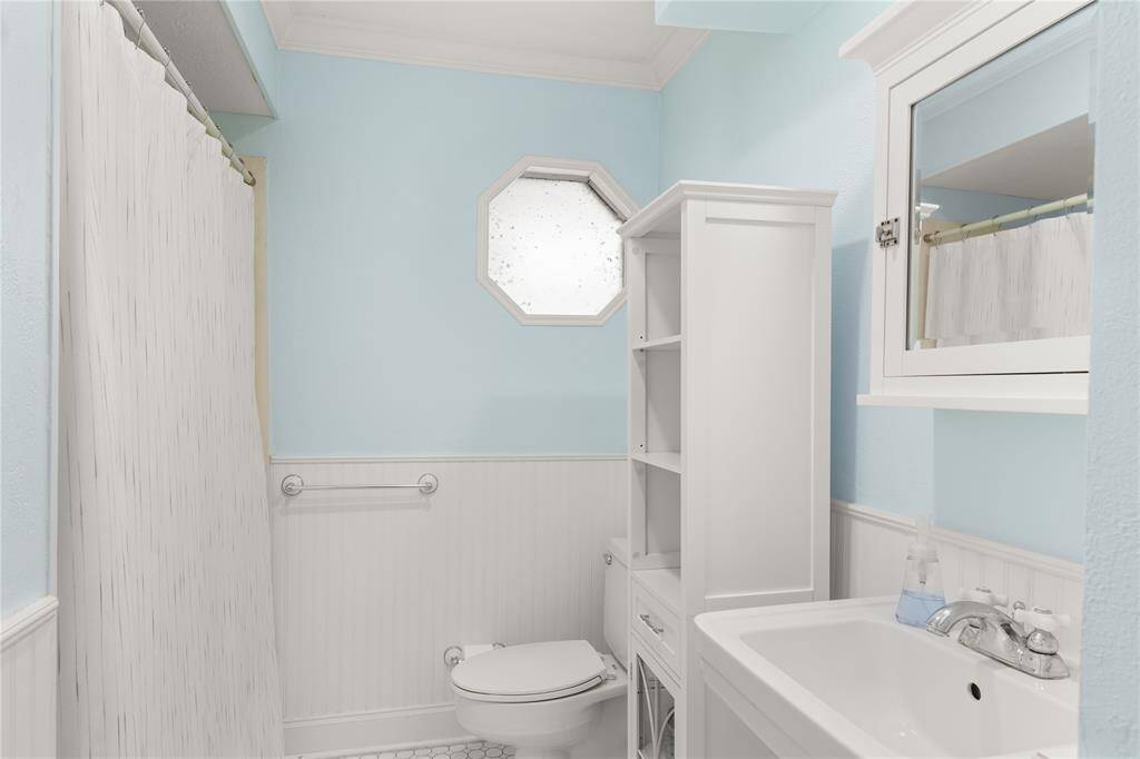 FULL secondary bath- 1st floor