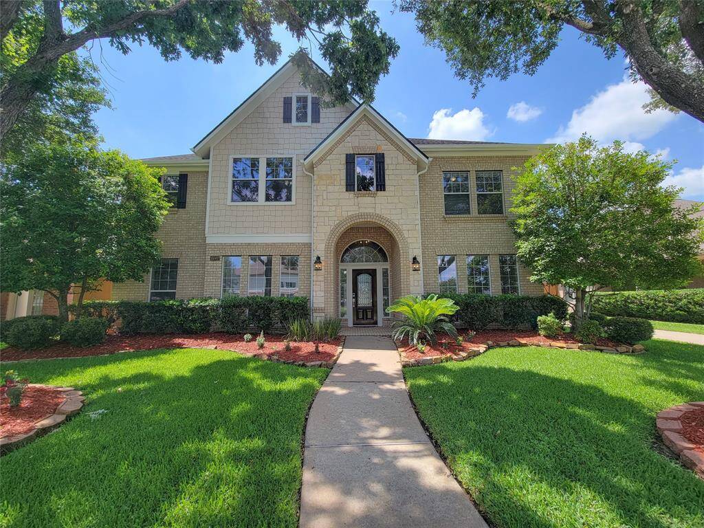 Put this stunning five Bedroom Newmark Home on your list!! Manicured lawn with great curb appeal. Loaded with many recent updates.