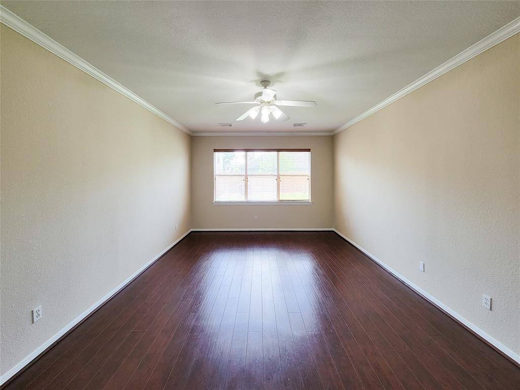 Primary Bedroom with laminate floor & crown molding.