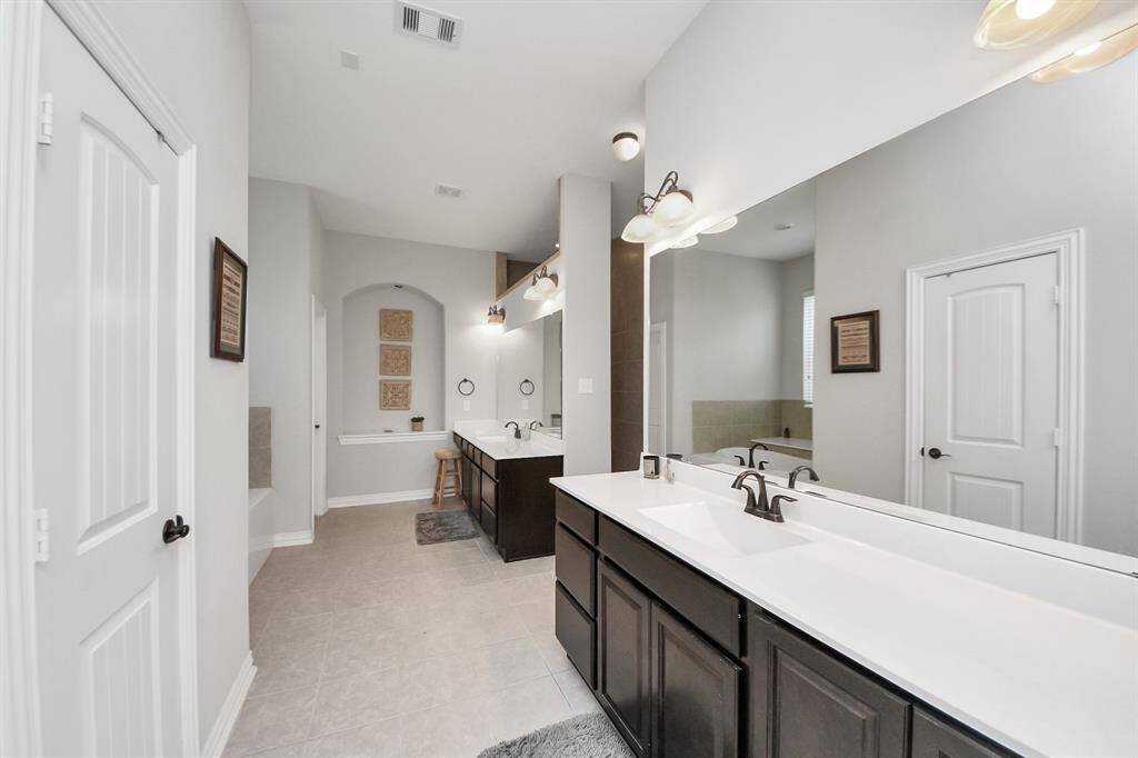 en-suite 1st floor