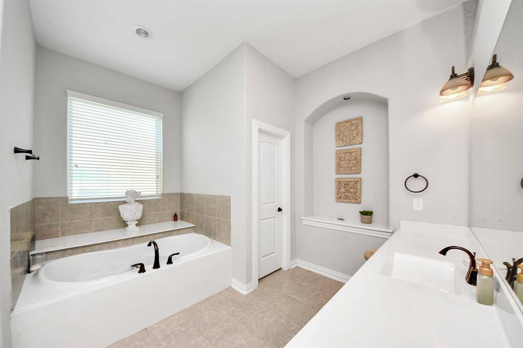 soaking tub