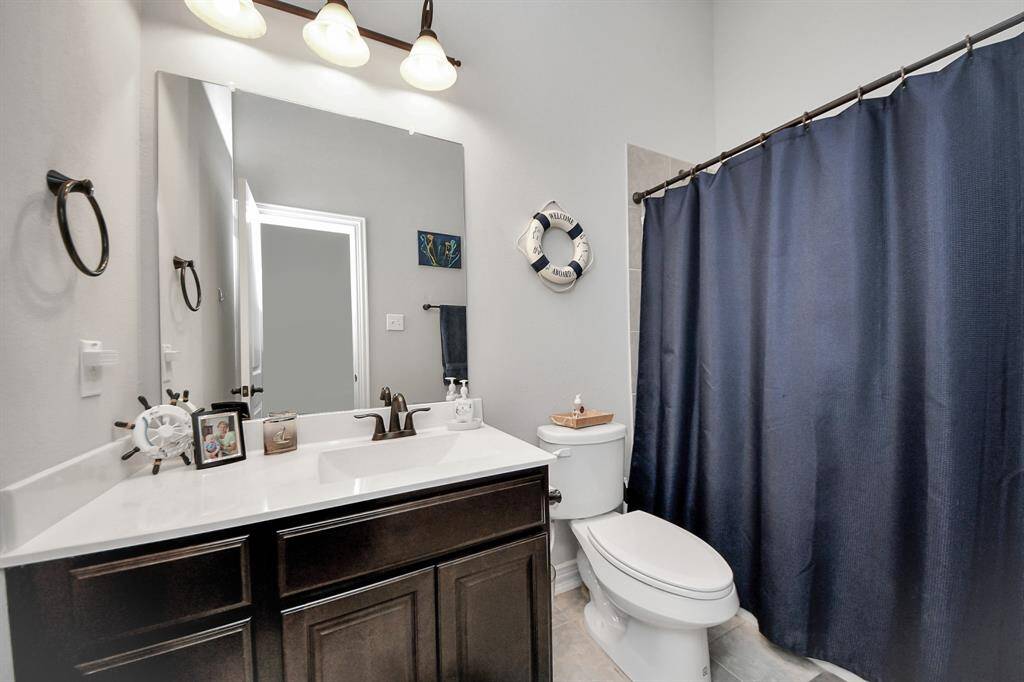 full bathroom 1st floor