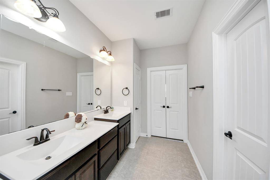 2nd floor primary en-suite