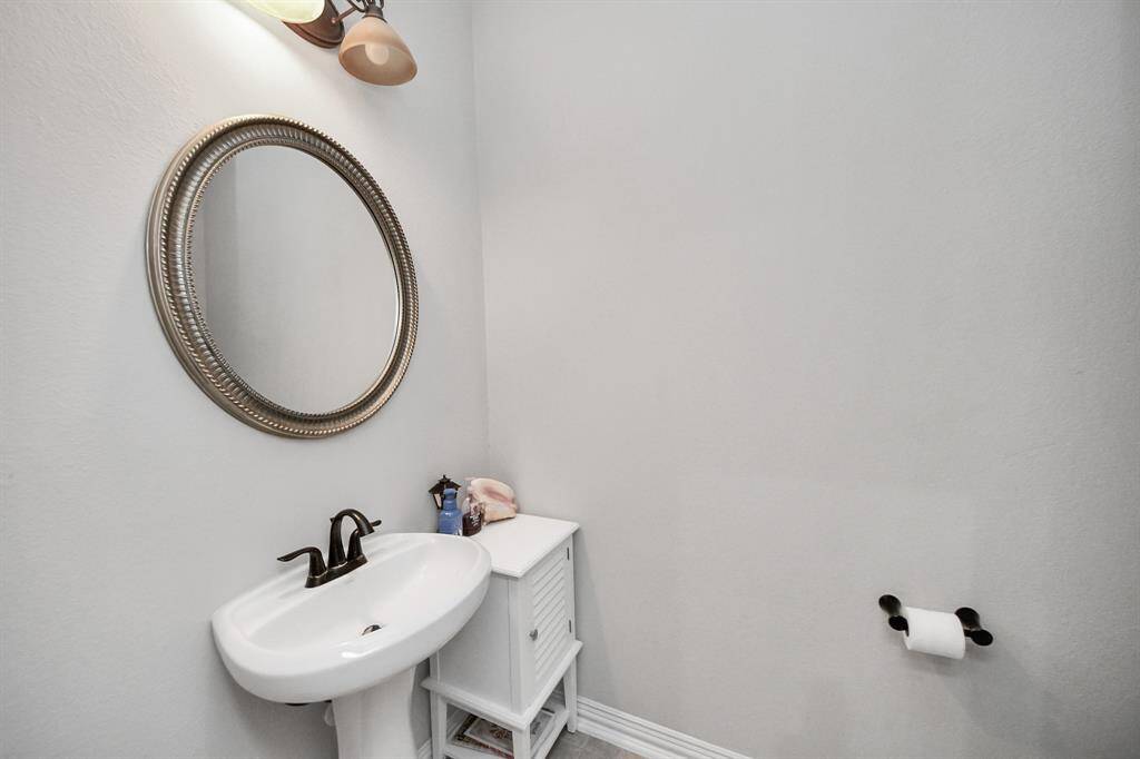 Half bathroom 1st floor