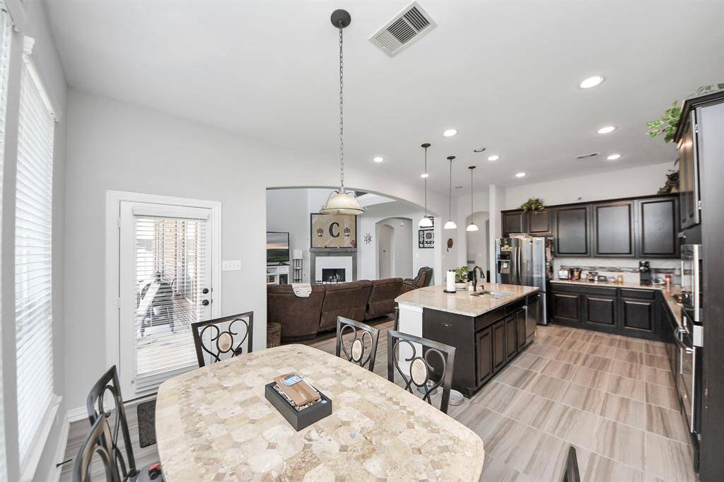 full kitchen view