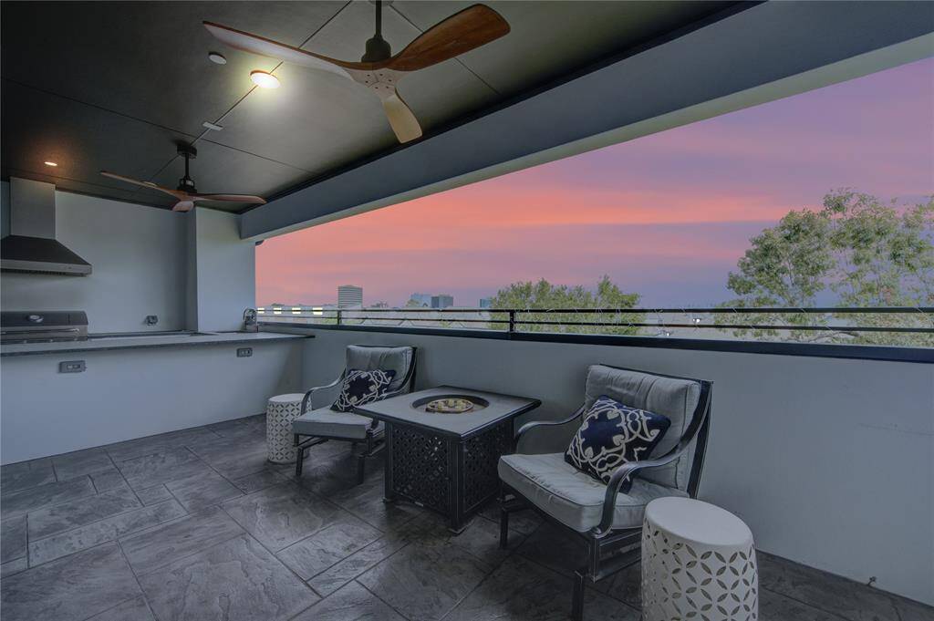 Relax in comfort on the skydeck