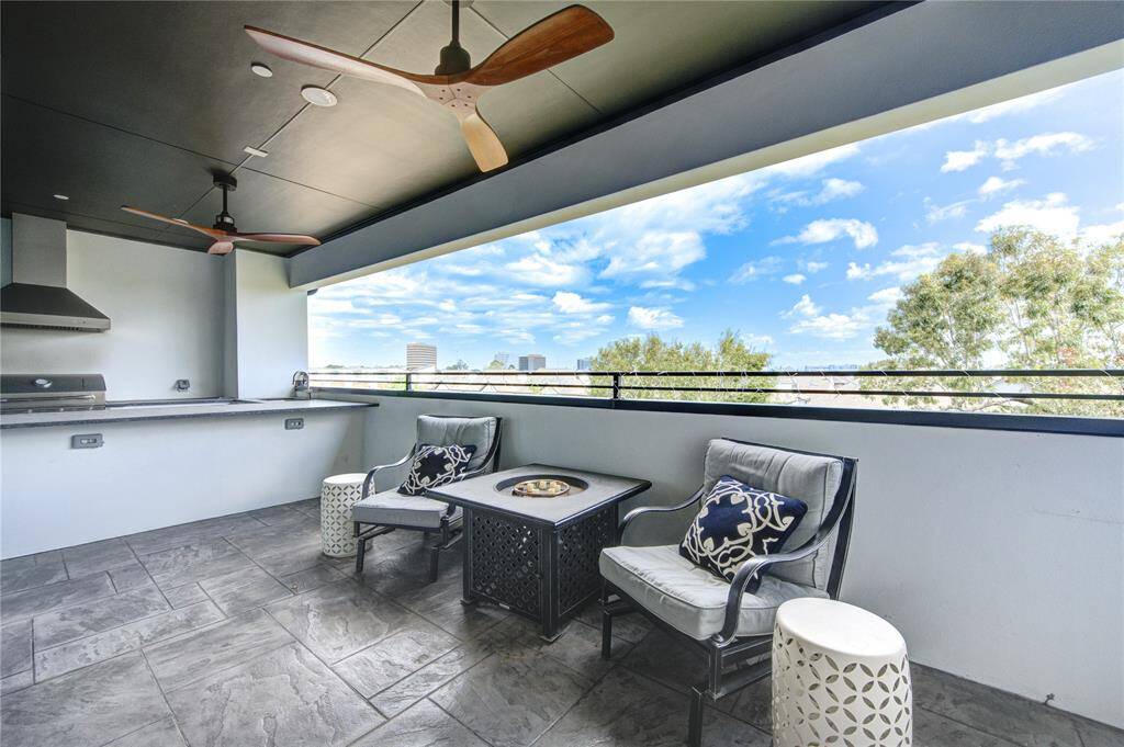 Relax in comfort on the skydeck
