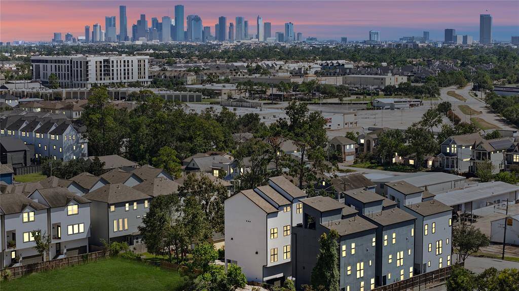 Conveniently located with quick access to major highways and all the hot spots in the Heights!