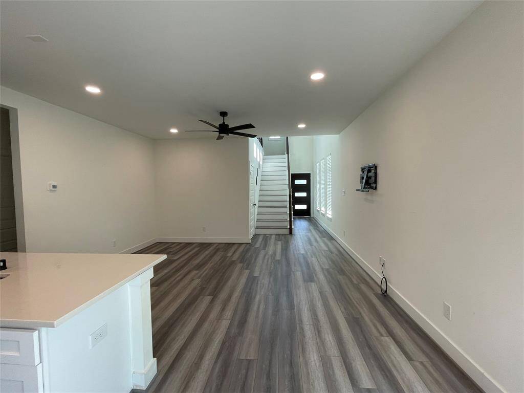 Tall Entry Foyer and Great Gathering Room for Family Get Togothers.