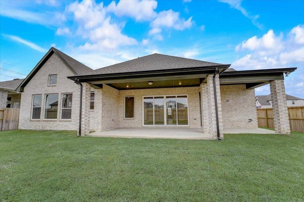 EXAMPLE PHOTO: Great space for hanging out with friends and famiky!
