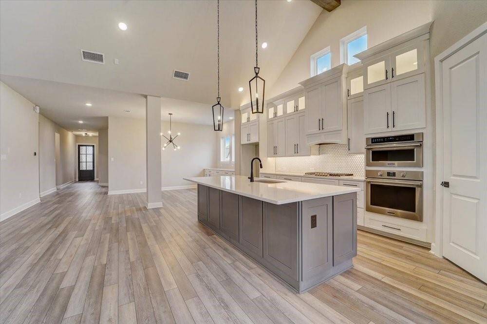 EXAMPLE PHOTO: Separate oven and micro, defined Dining area.