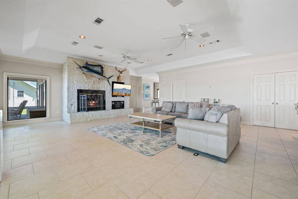 Gas log fireplace, plenty of natural light.