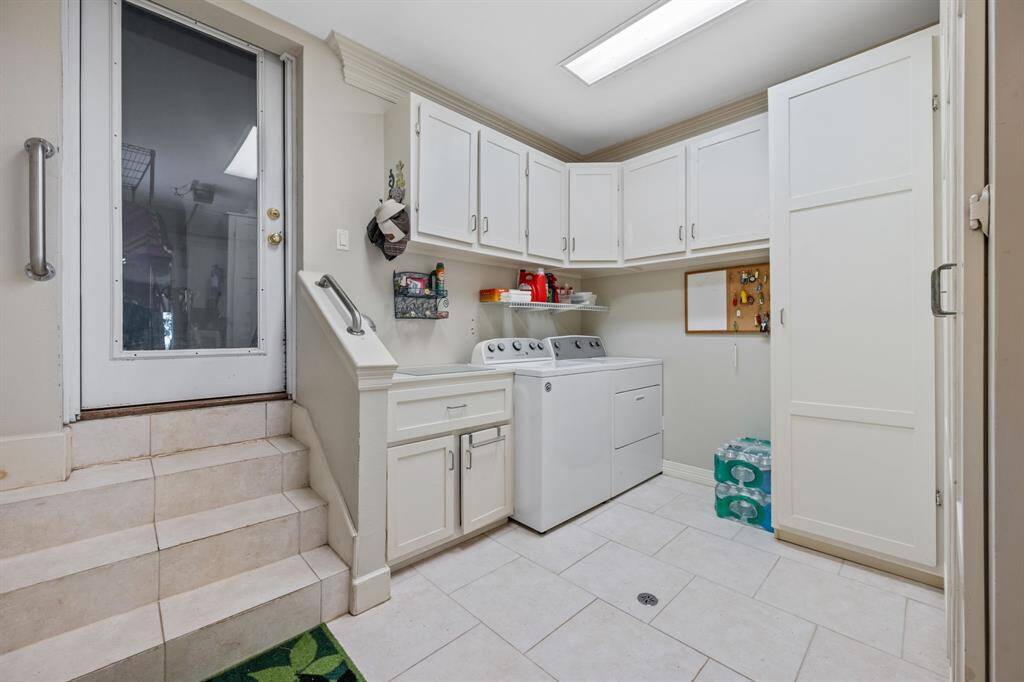 Laundry room between kitchen and garage.