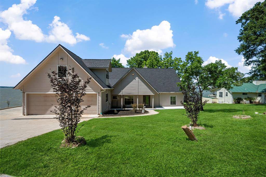 Be sure to view the Video footage for walking tour.  Call your favorite realtor for a showing soon!
