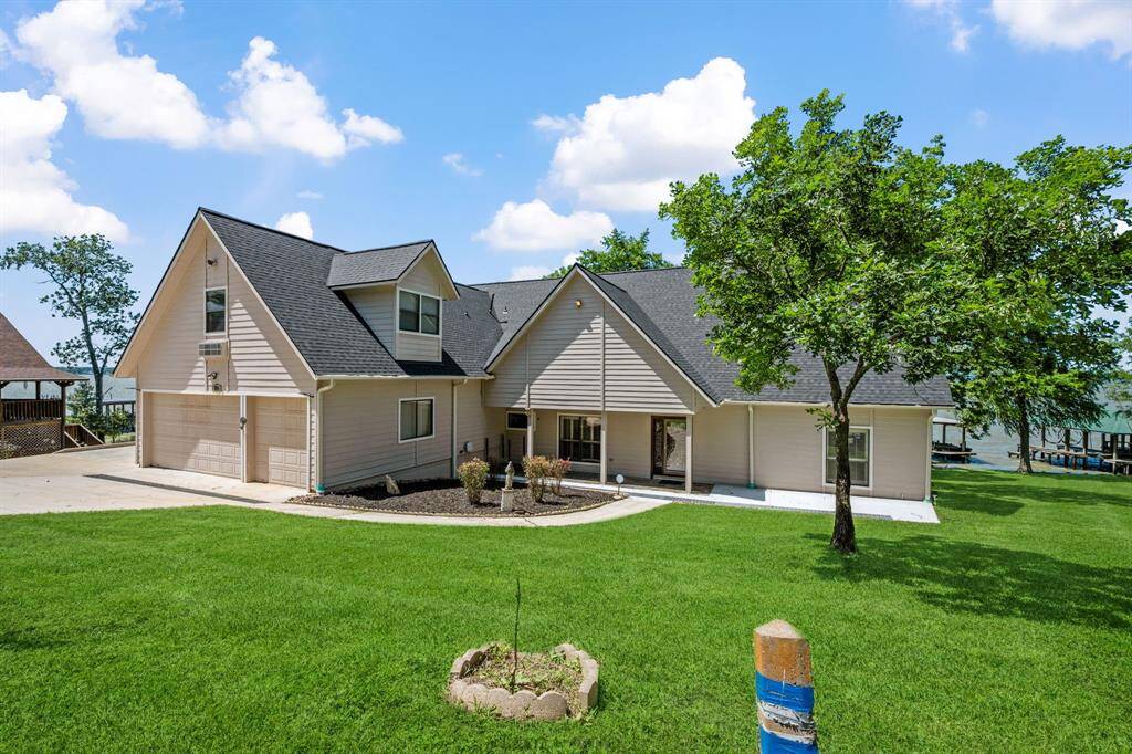 Well manicured front lawn.