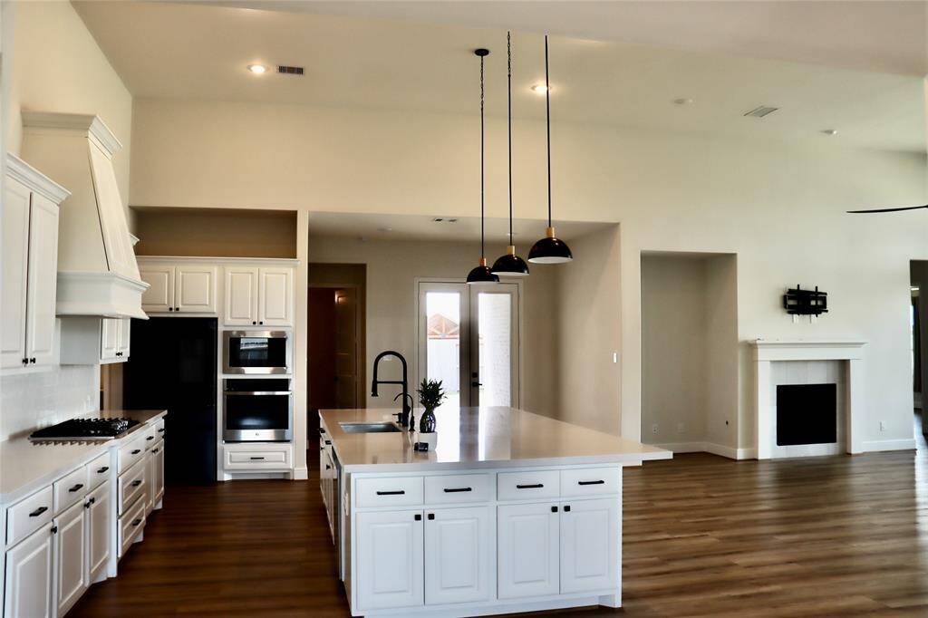 Side view of the kitchen