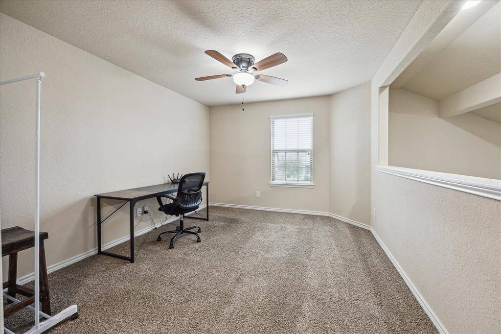 Flex space on the 2nd floor, flex use for office, study, workout, craft room