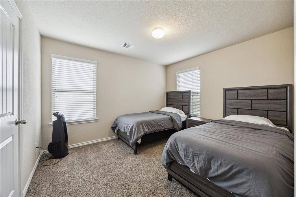 1 of the 3 secondary bedroom
