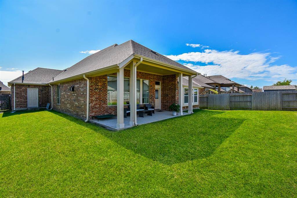 Another view showing the ample yard space.