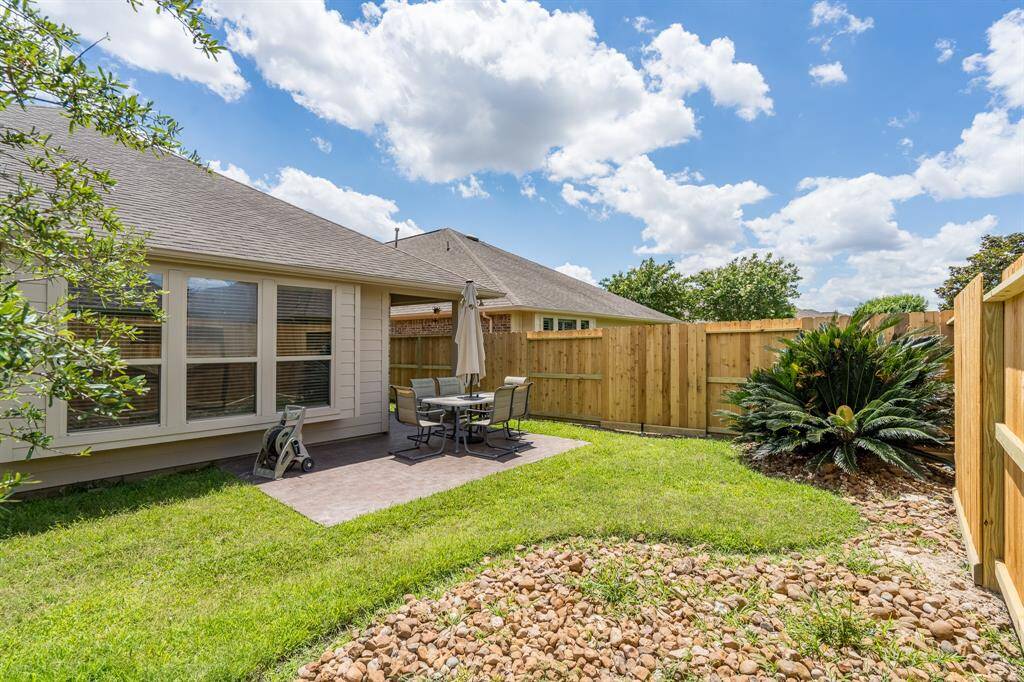 Nice covered patio area.