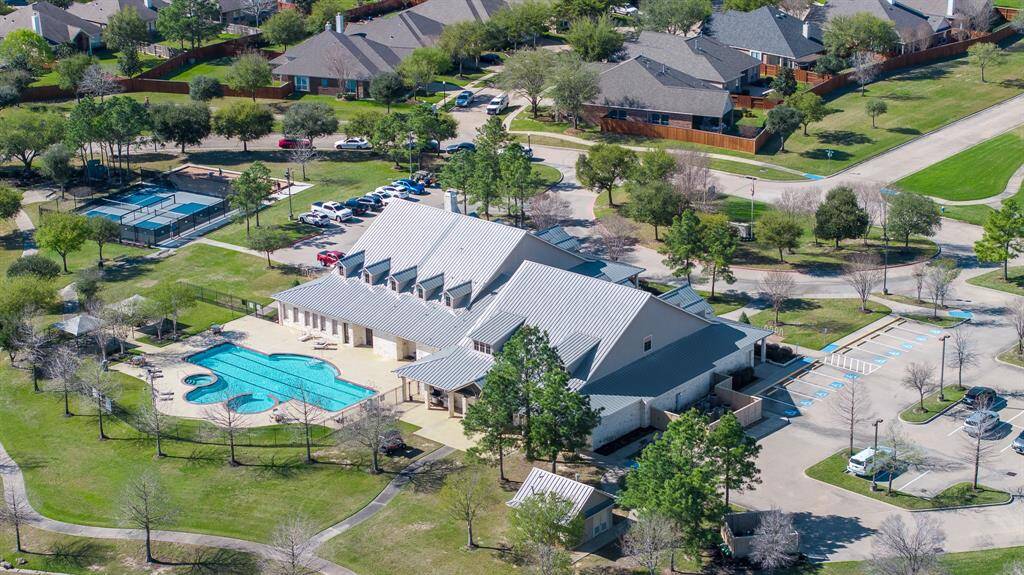 Towne Lake Boardwalk provides dining, shopping, fitness studios, & entertainment on weekends.