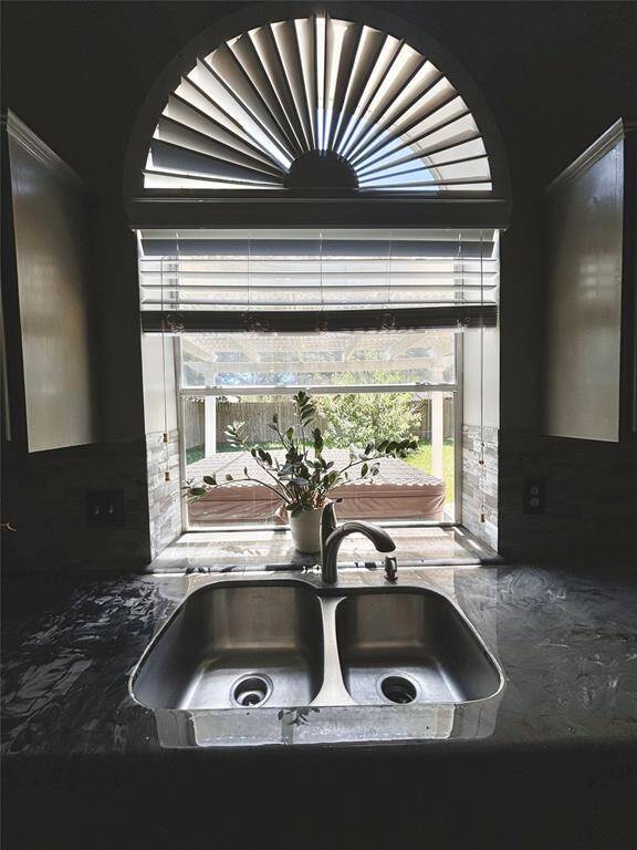 Kitchen bay window