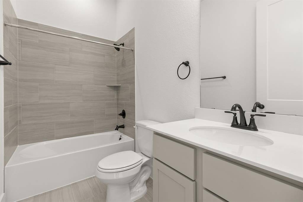 With plenty of storage to keep things tidy and organized, you’ll find that these secondary bathrooms are designed with real life in mind.