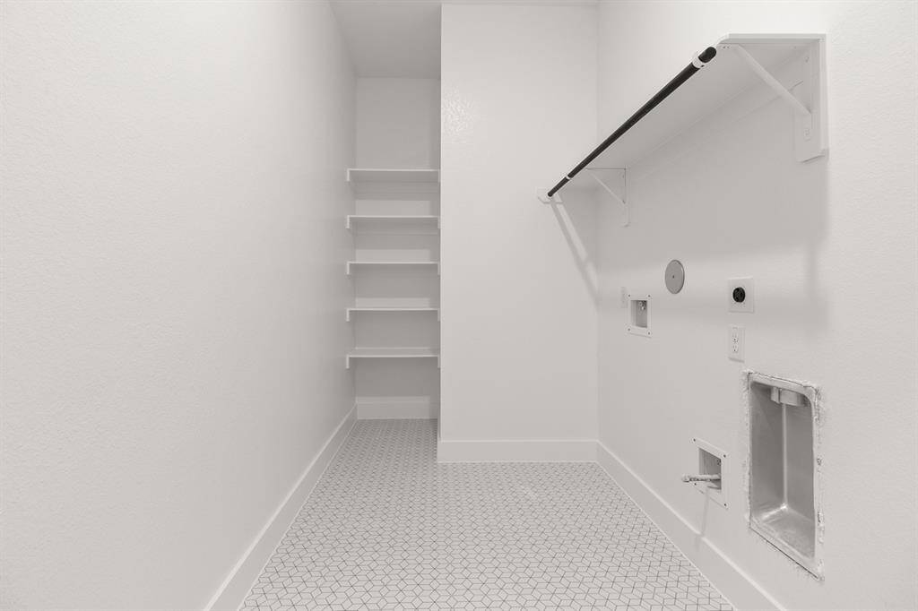 Ample storage for all your laundry essentials, from detergents to fabric softeners, everything has its perfect place.