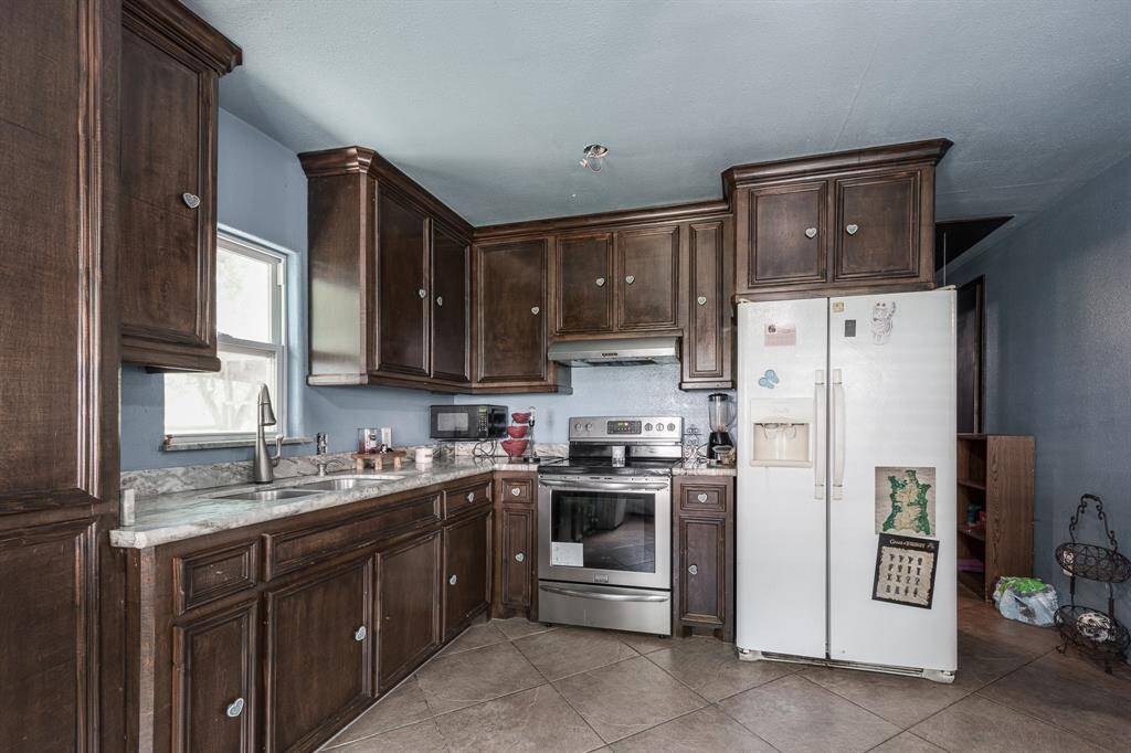Custom Kitchen Wood Cabinets