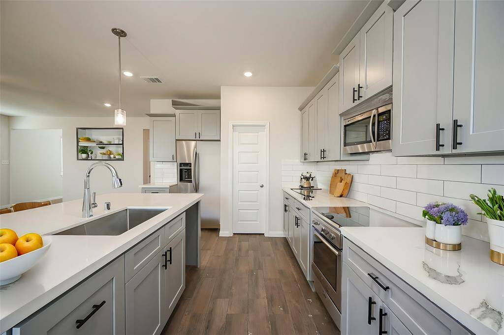 Wide, workable paths are welcomed in this contemporary chef's kitchen.