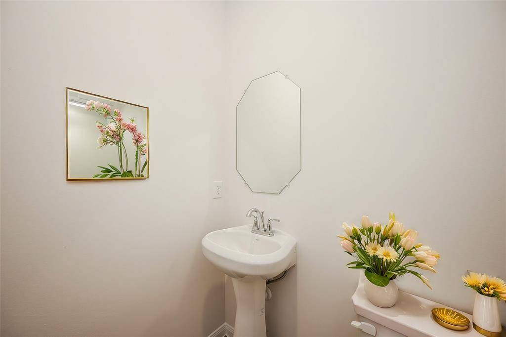 This bright and clean bathroom offers a fresh and modern feel.