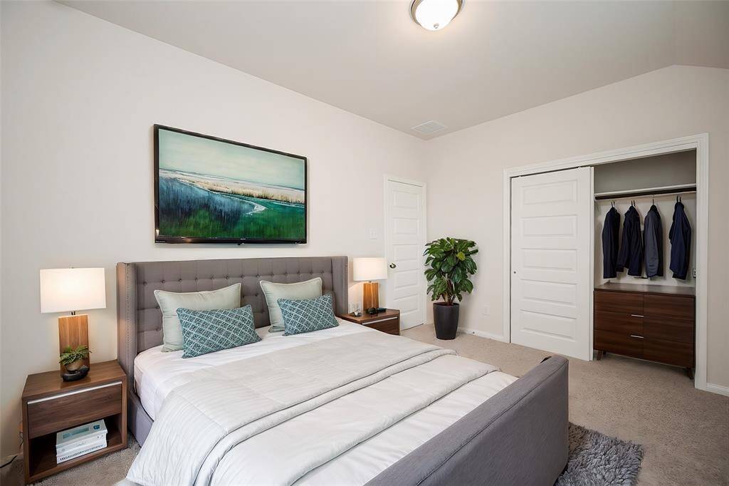 The plush carpet makes it comfortable underfoot.