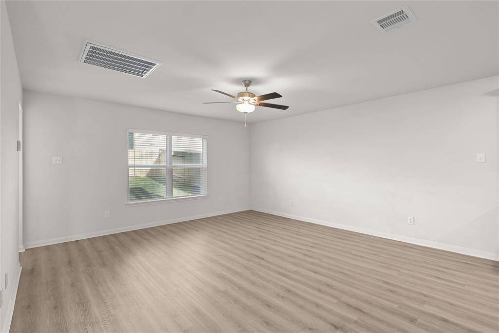 Living area located off the primary suite, opens to the kitchen and dining room area.  Great for entertaining!!!