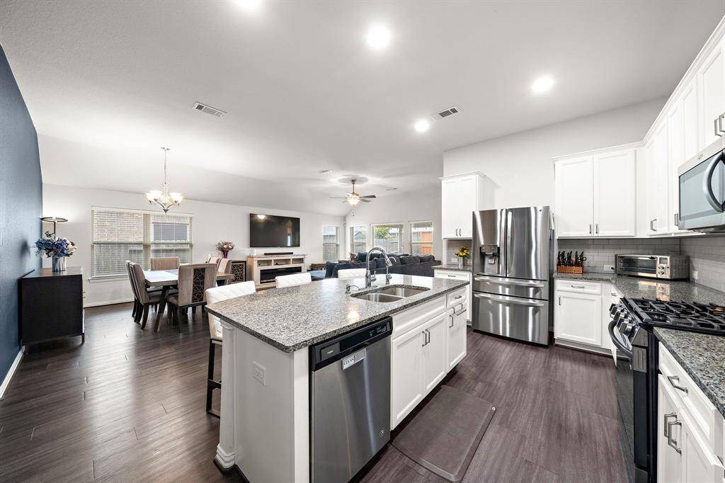 Effortless entertaining with this open-concept layout, seamlessly connecting the kitchen, dining, and living areas.