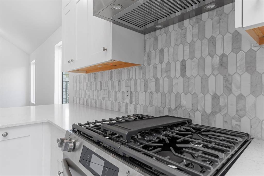 Top of the line stainless steel gas range with grill for those steak dinners!