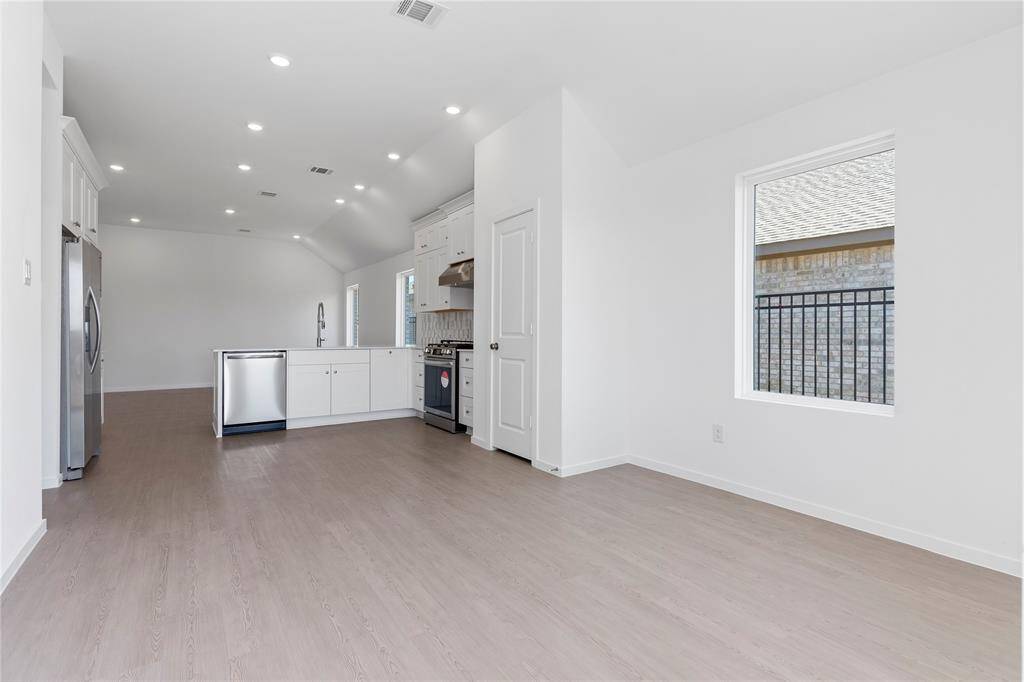 Stunning new home with a fabulous open floor plan!