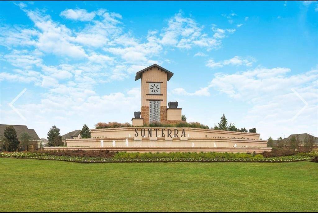 Sunterra – including world-class Katy ISD schools that prepare your children for a brighter future. Sunterra is also in close proximity to i10, making access to all the fun things to do in Katy including La Centerra in Cinco Ranch, hundreds of top restaurants and more! Prepare to live your best life today.